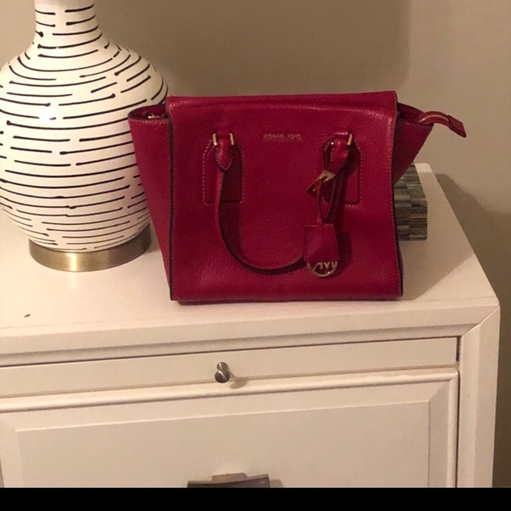 BRAND NEW MICHAEL KORS PURSE